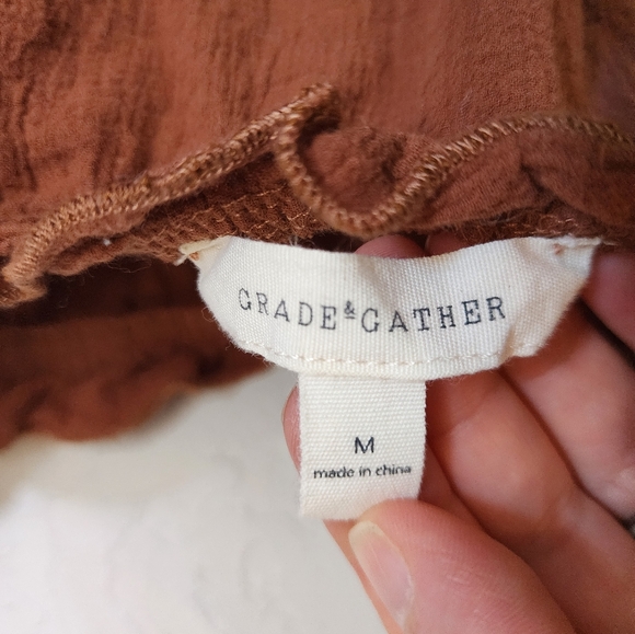 Grade and Gather Brown Clay Gauzy Smocked Spaghetti Strap Tank Size Medium - Picture 7 of 8